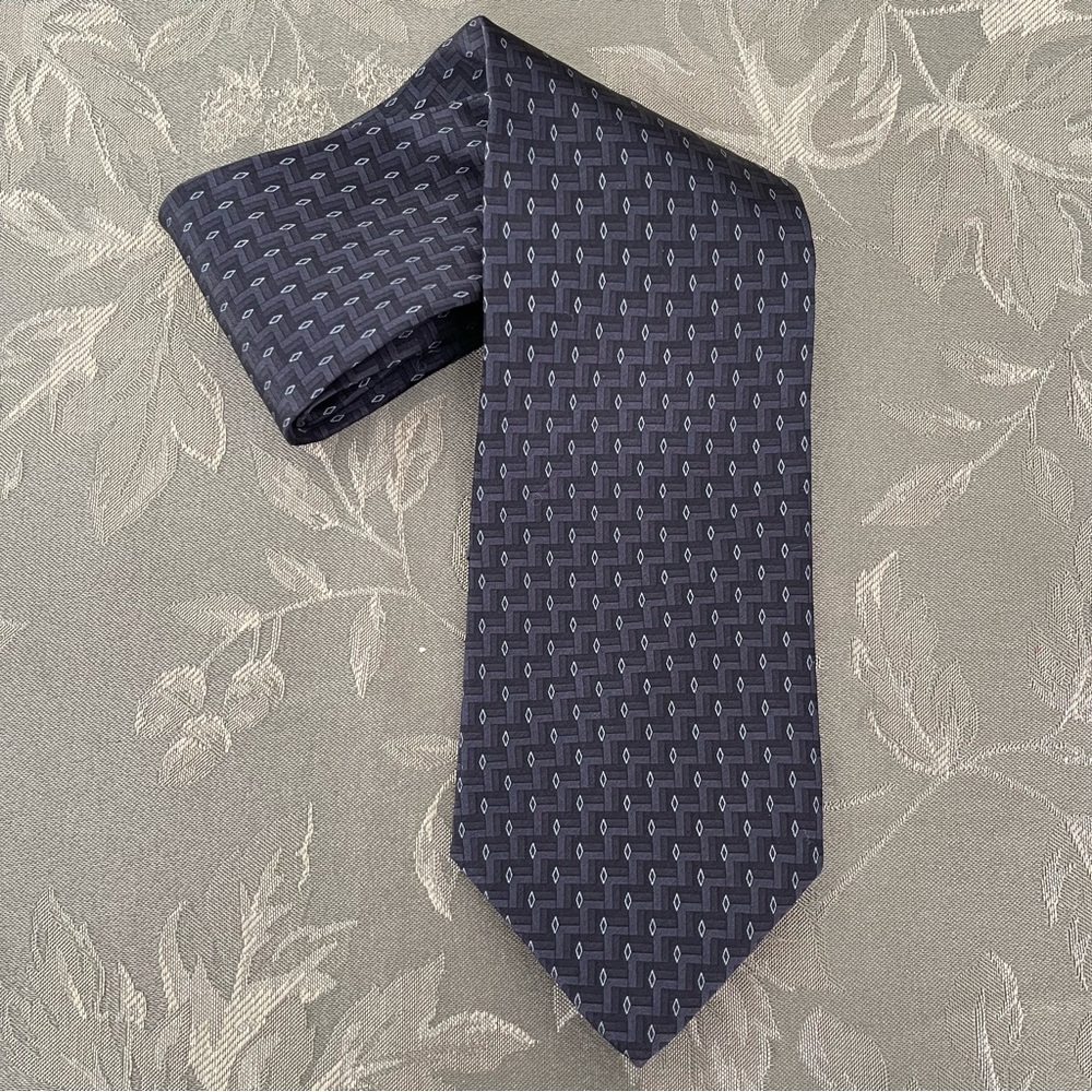 Arrow Tie - Charcoal Gray.